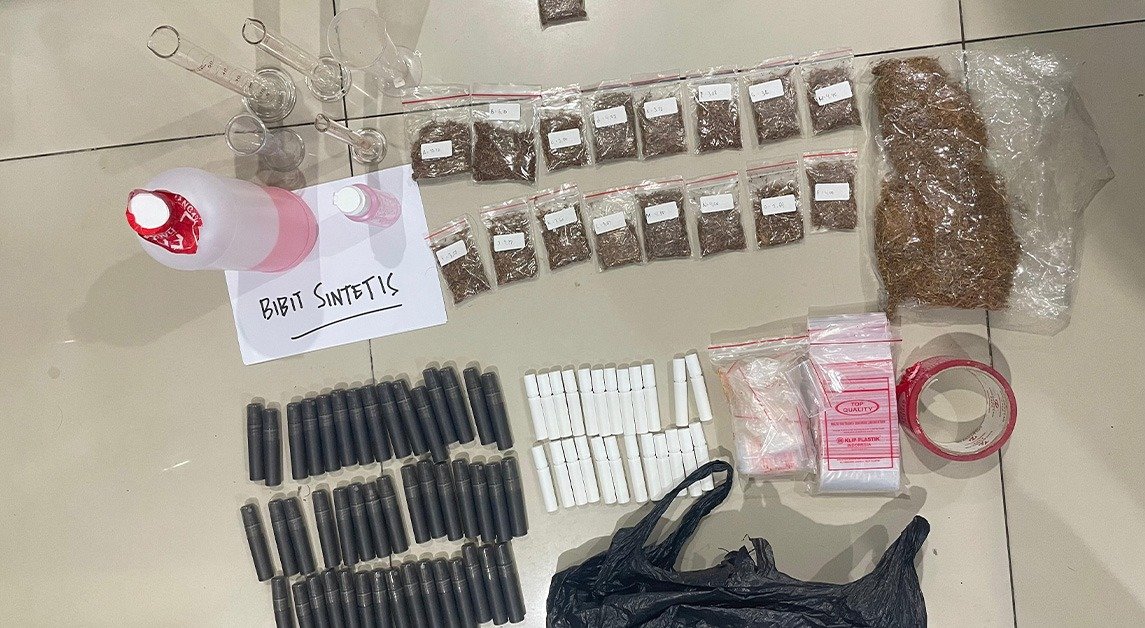 Surya Borneo News : Polda Metro bongkar lab ilegal tembakau sintesis di Jakarta Barat